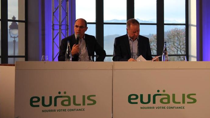 Christian Pèes, président d’Euralis (à dr.), et Philippe Saux, DG, ont annoncé, à l’occasion de leur AG du 7 février à Pau, ce choix du conseil phytos « osé et courageux » qui marque un véritable tournant dans la vie du groupe. © EURALIS